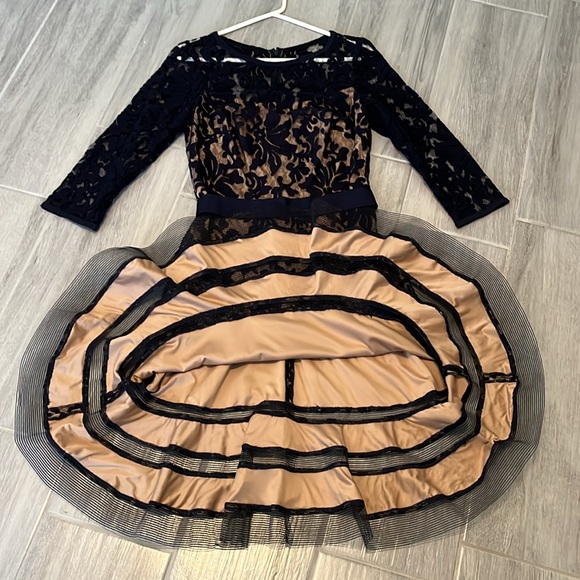 NWOT TADASHI SHOJI LACE DRESS - Picture 2 of 15